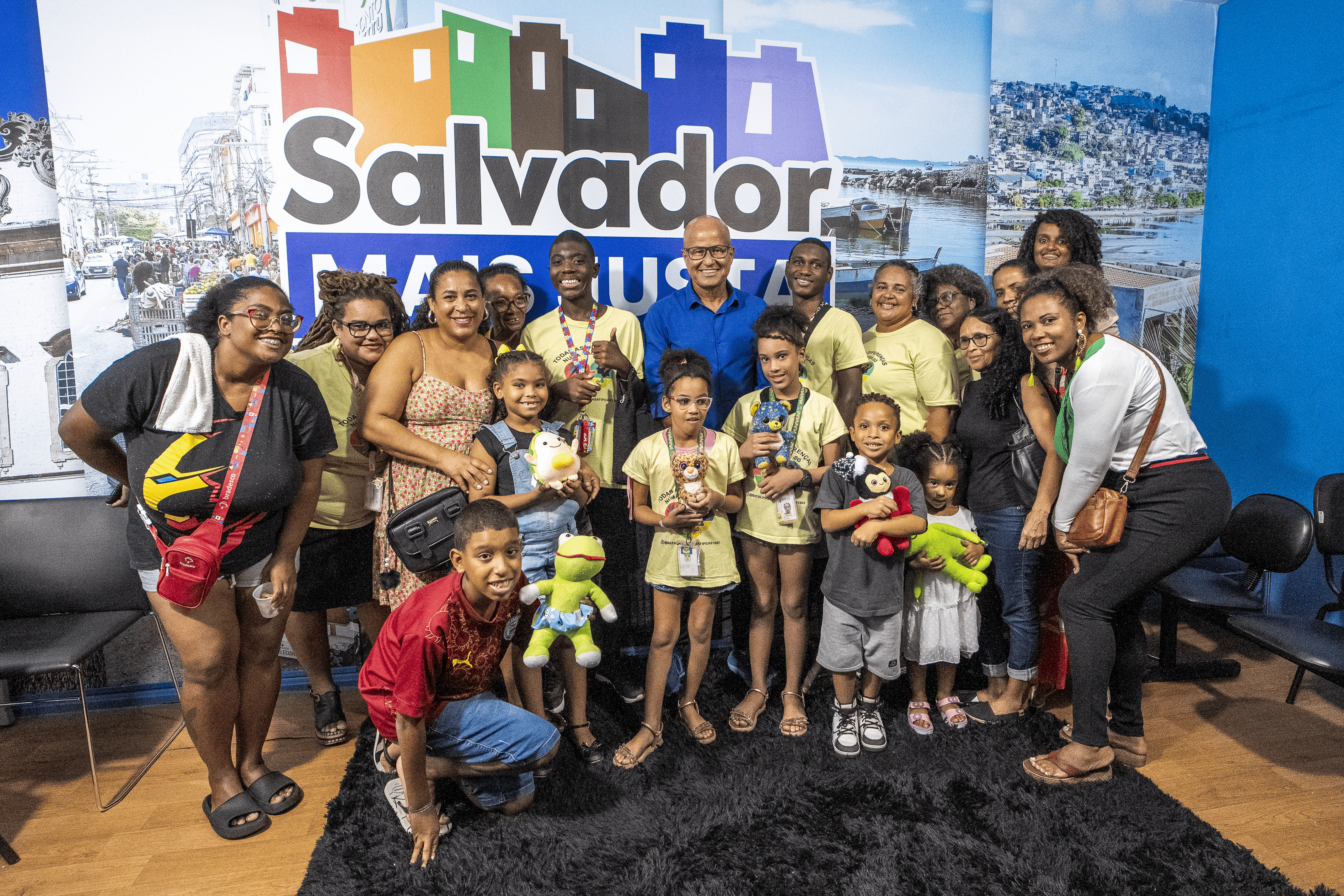 Gazo recebendo título de cidadania